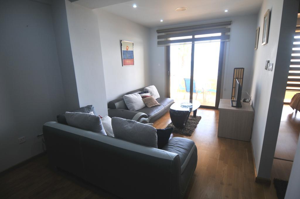 Ithaki Phinikoudes Apartment No. 201 ลาร์นาคา ห้อง รูปภาพ