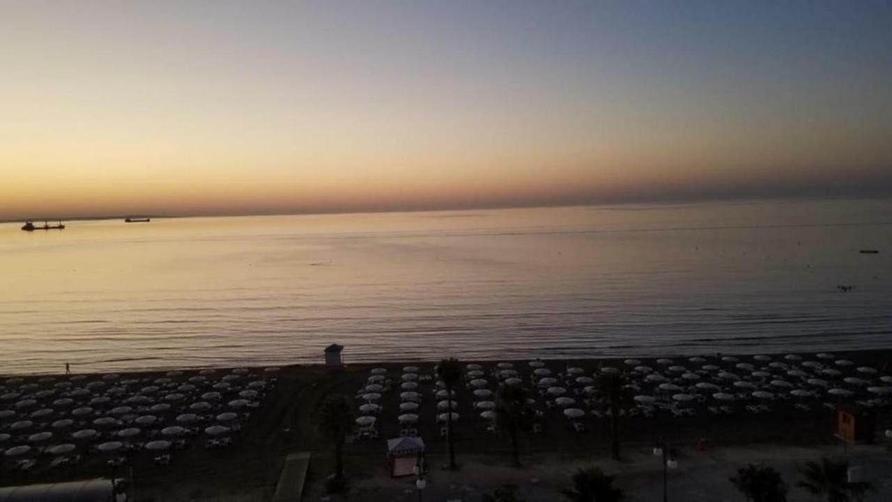 Ithaki Phinikoudes Apartment No. 201 ลาร์นาคา ภายนอก รูปภาพ